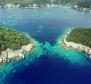 Île unique à vendre dans son ensemble dans la région de Dubrovnik à seulement 500 mètres du port continental le plus proche 