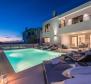 Fantastique villa moderne dans le quartier Privlaka avec oasis SPA, jacuzzi et piscine - pic 13