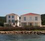Kamenná vila na pobřeží na ostrově nedaleko Zadaru se soukromým přístupem na pláž 