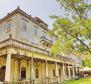 Старый роскошный дворец на острове Сипан выставлен на продажу всего в 80 метрах от пляжа - фото 33