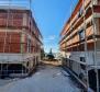 Dwupoziomowy penthouse z tarasem na dachu w Pag w Novalji - pic 9