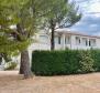 Vente urgente ! Remisé ! Maison d'hôtes dans la région de Starigrad, à seulement 100 mètres de la mer, à vendre - pic 17