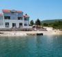 Piękna nowo wybudowana willa z basenem na wyspie Peljesac, tuż przy plaży - pic 37