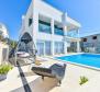 Exceptional tourist property in Zaton with 5 apartments, just 20 meters from the beach - pic 5
