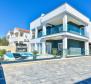 Exceptional tourist property in Zaton with 5 apartments, just 20 meters from the beach - pic 6