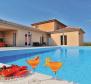 Neue Villa in der Gegend von Zadar mit Pool und Tennisplatz 