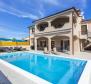 Villa with swimming pool and two residential units 