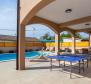 Villa avec piscine et deux unités résidentielles - pic 54