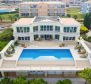 Fényűző vízparti villa az üdülőhelyen belül, Umag területén, a tengerhez vezető első vonalon - pic 3