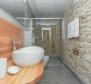 Стильная дизайнерская каменная вилла с 4 спальнями и бассейном, Цриквеница - фото 17