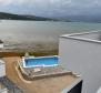 Vízparti új penthouse 4 hálószobával Ciziciben, közvetlenül a tengerparton, rezidencia úszómedencével - pic 2