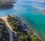 Krásná nemovitost jen 70 metrů od moře na ostrově Mali Lošinj na 3000 m2. ze země - pic 2