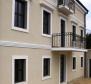Appartements de luxe dans une ancienne villa rénovée en première ligne de mer à Mali Losinj - pic 3