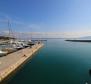 Gebäude direkt am Meer mit Restaurant an der Riviera von Crikvenica neben einem luxuriösen Yachthafen - foto 3