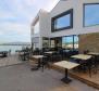 Bâtiment en bord de mer avec restaurant sur la Riviera de Crikvenica à côté de la marina de luxe - pic 9