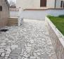 Mini-hotel 320 m2 se 3 apartmány a kanceláří, Ližnjan - pic 24