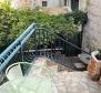 Unique house on three floors with a yard of 32 m2 in Split centre (Varos), excellent tourist potential - pic 4