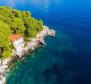 Einzigartige Villa am Wasser in der Gegend von Dubrovnik mit privater Strandplattform auf einem großen grünen Grundstück von 1240 m². 