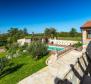 Вилла с рестораном недалеко от моря в районе Пореча - фото 9