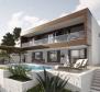 Neue Villa im modernen Stil in Razanj im Bau, nur 100 Meter vom Meer entfernt 
