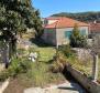Zwei Häuser zur Modernisierung in Selca, Brac mit Meerblick - foto 8