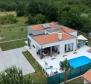 Villa design élégante avec piscine dans le quartier de Rabac-Labin - pic 2