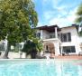 Außergewöhnliche Villa in Umag in erster Meereslinie mit Pool swimming - foto 3