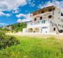 Wunderschönes touristisches Anwesen in Zavala mit 5 Apartments, Garage und mehreren zusätzlichen Einrichtungen - foto 33