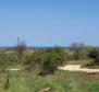 Terrain urbain avec un projet de villa de luxe, avec vue sur la mer, région de Porec, à seulement 900 mètres de la mer - pic 2