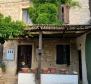 Istrian house with yard for remodelling just 400 meters from the beach in Medulin! - pic 2