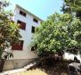 Apartment house 300 m from the sea in Fazana with several apartments and rooms - pic 2