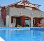 Beautiful villa with two apartments and a swimming pool, 800 meters from the sea 