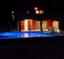 Krásná vila se dvěma apartmány a bazénem, 800 metrů od moře - pic 28