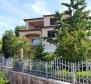 Immeuble avec 5 appartements et plus à Banjole en pleine nature à seulement 300 m de la plage - pic 3