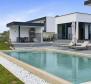 Moderne Villa im hedonistischen Stil in Kastelir-Labinci mit weitem Meerblick - foto 3