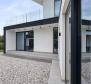 Moderní vila v hédonistickém stylu v Kastelir-Labinci s dalekým výhledem na moře - pic 22