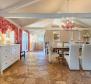 Gyönyörű villa Umag külvárosában, mindössze 250 méterre a tengertől, zöld pázsiton keresztül - pic 10