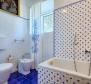 Gyönyörű villa Umag külvárosában, mindössze 250 méterre a tengertől, zöld pázsiton keresztül - pic 19