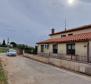 Haus in Višnjan bei Porec zu verkaufen - foto 2
