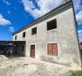 Estate of 9300 sq.m. with two houses for renovation in Svetvinčenat - pic 2