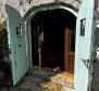 Ancienne maison en pierre sur un grand terrain, Krk - pic 28