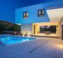 Étonnante villa au design moderne dans la région de Split - pic 42