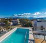 Luxusní mezonetový byt s nádhernou střešní terasou a střešním bazénem na poloostrově Krk 