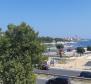 Nekompletní hotel na prodej pouhých 50 metrů od moře v oblasti Splitu - pic 10