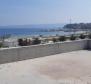 Unvollständiges Hotel zum Verkauf nur 50 Meter vom Meer entfernt in der Gegend von Split 