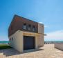 Új építésű modern 5***** csillagos villa közvetlenül a homokos tengerparton Zadar környékén - pic 12