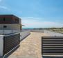 Új építésű modern 5***** csillagos villa közvetlenül a homokos tengerparton Zadar környékén - pic 49