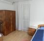 Samostatně stojící dům 279 m2 s výhledem na moře v Pobri nad Opatijí s pozemkem 1100 m2 - pic 24