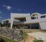 Supermoderní vila vyspělé architektury v Kaštel Štafilič jen 400 metrů od pláže - Le Corbusier by ji miloval - pic 4