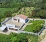 Выдающееся предложение - дом на окраине Ровиня в зелени всего в 300 метрах от моря - фото 5
